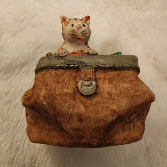 Vintage Peter Fagans Tabby Cat kitty in Dr bag made in Scotland paperweight - Picture 4 of 6